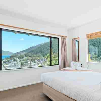Town Centre Location with Stunning View - Unit 1 Rooms