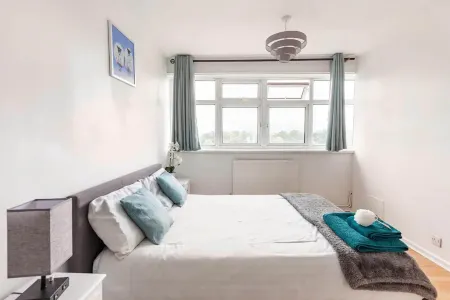 Spacious Home by Lee Valley Rafting Waltham Cross Отели в г. Гоффс Ок