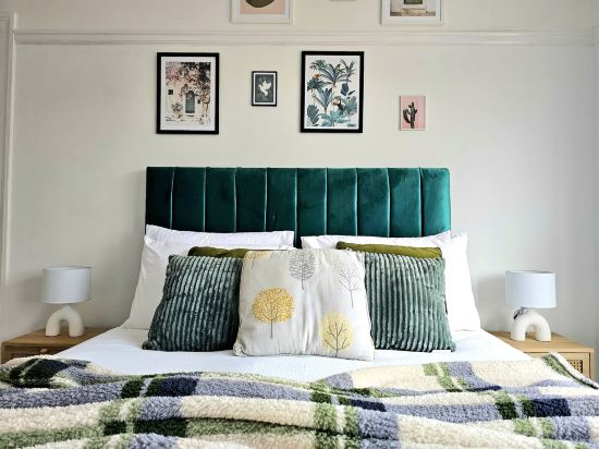 Charming 3-Bed Oasis-Free Parking