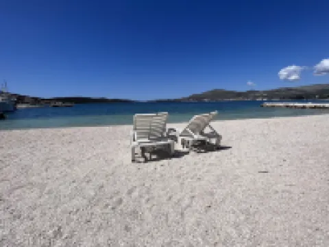 海景豪華頂層公寓，有89平米的生活空間和90平米的屋頂露台