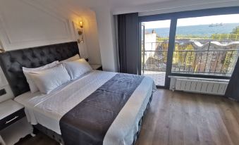 Efzen Hotel - Housity