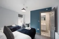 Immaculate 5-Bed House in the City Centre Ashford - Pet friendly