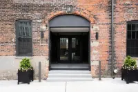 Pickle Factory Hotel - 2Br Next to Wenzel Distillery