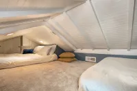 The Onset Beach Compound-Cape Cod Beach Resort & Oceanic Habitat Hotels near Shell Point Beach