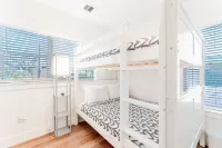 East Downtown 3Br Condo w Fast Wifi and Sleeps 8 - Apartments