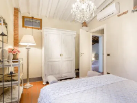 Rosyabate Cottage, with Private Garden and Views Between Lucca and Pistoia Hotels in Uzzano