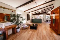 Hessenland Inn & Schatz Winery