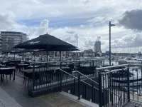 2 Bedroom Near Ocean Village Marina Port Apartment Hotels in Netley