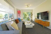 Exquisite 2Br Staycation Ringwood Hotels in Ringwood