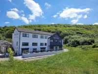 South Sands Hotel Hotels near Broadoak Academy