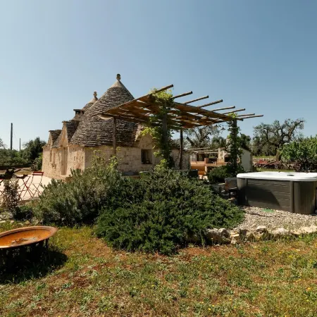 Trullo Ape Regina by Monholiday