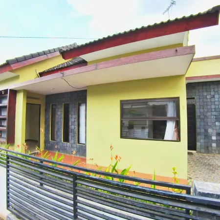 Villa Batu 2 Kamar 5 Dekat Museum Angkut