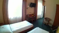 Hotel Christinenhof Garni - Bed & Breakfast Hotels in Gadebusch