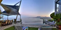 185 on Beach Boutique Suites - Infinity Pools
