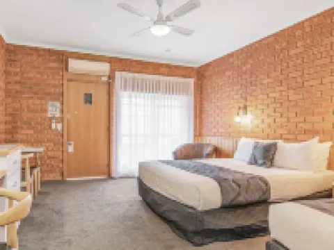 ゴールデン リバー モーター イン モアマのホテル