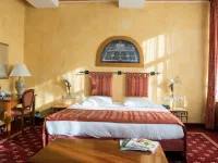 Hotel Botticelli Hotels near Derlon