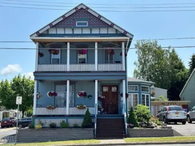 Spacious! Walk to Downtown Shops and Restaurants.