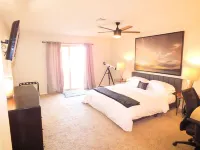Modern- Fun + Great Amenities King Bed, 4 BR, 2 Car Garage Hotels in Henderson-Green Valley