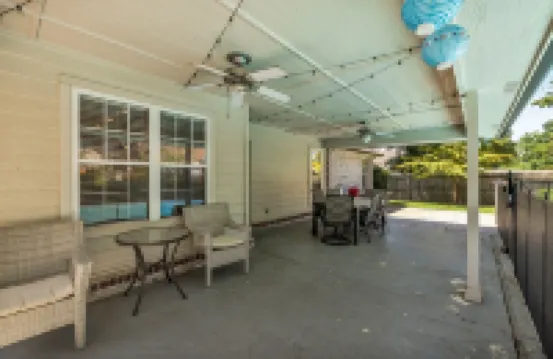 Jacuzzi Tub-Walk to Dining & Shopping-Garage Parking