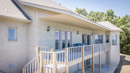 Breathtaking Lakeview Home in Diamond Bluff