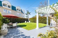 Designer Furnished and Outdoor Dining - Luxurious Coastal Retreat