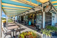 Beachside Inn - bar