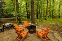 Accessible Oasis in the Woods with Fire Pit - Exquisite, Tranquil Cabin Hotels in Freeport