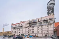 Access to Local Attractions and Pool - Gorgeous Modern Retreat 덜루스 호텔