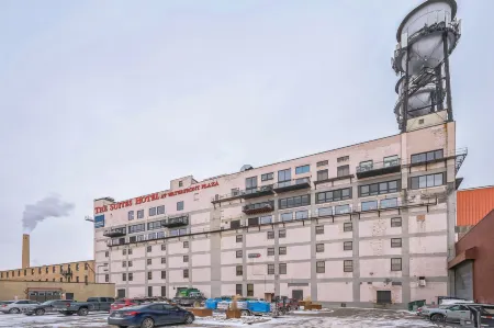 Access to Local Attractions and Pool - Gorgeous Modern Retreat Отели в г. Дулут