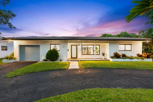 NEW Saltwater Jacuzzi~Outstanding Location~Near Beach+Casino