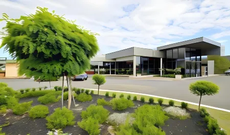 Dorset Gardens Hotel Отели рядом с достопримечательностью «Хеленс Хилл Эстейт»