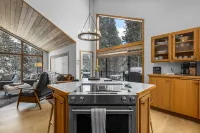 Private Patio and Hot Tub Oasis - Charming Rustic Retreat Hotels in Sunriver