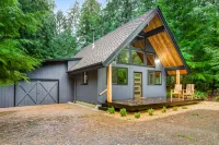 Stunning cabin near golf with cozy patio & game room with Ping Pong, board games
