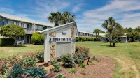 Steps to Beach and Pool Access - Cozy Coastal Haven Hotel a Seaside