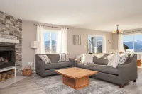 Stunning Mountain Views and Cozy Elegance - Charming Chalet Retreat