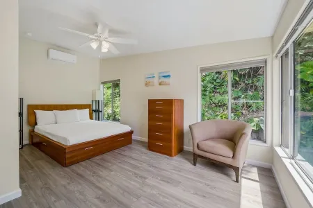 Tranquil Ocean Views and Expansive Terrace - Stunning Contemporary Haven Отели в г. Кано