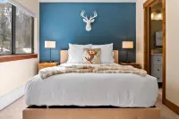 Cozy Fireplace and Private Outdoor Patio - Stylish Mountain Retreat