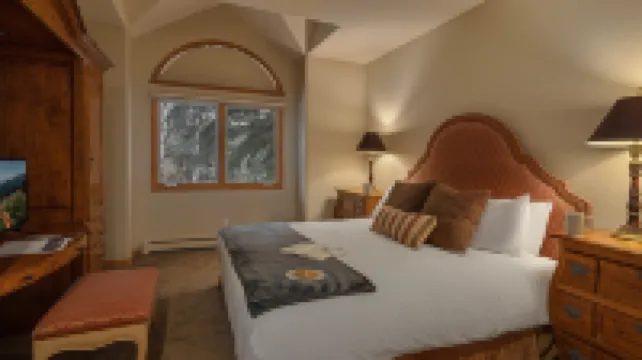 Stunning Arrowhead Residence with Entertainment Area - Cozy Retreat