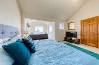 Cape Meares Overlook Hotels in Cape Meares