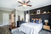 Cozy Fireplace, Outdoor Patio & Community Pool - Elegant Oasis Отели рядом с достопримечательностью «Cades Cove Scenic Loop»