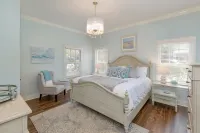 Spectacular Beach Views and Access - Charming Coastal Haven Hotel a Seaside