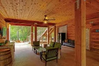 Riverside Oasis and Spacious Amenities - Charming Texas Retreat