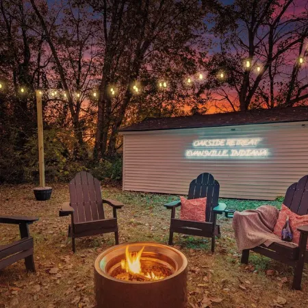 Oakside Retreat – Private Getaway with Huge Yard, Firepit and Game Room