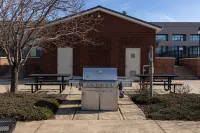 Balcony with Partial Lake View and Pool Access - Charming Condo Escape Hotels in Marblehead