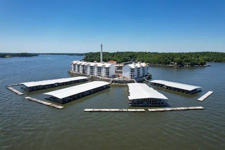 Lake View, Zero-Entry Pool and Grilling Patio - Stunning Island Retreat