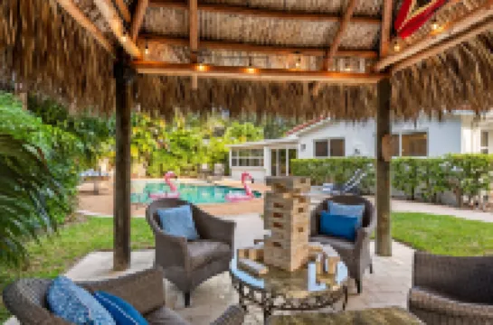 Pool, Spa, Tiki Hut and Spacious Backyard - Charming Retro Oasis
