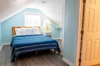 Cozy Atmosphere and Modern Kitchen Amenities - Charming Loft Escape Hotels in Garden City