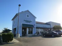 CHARMING 3 BEDROOM LAKE FRONT HOUSE WITH FAST WIFI IN DISCOVERY BAY