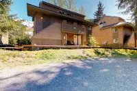 Well-equipped condo with WiFi - great location near skiing