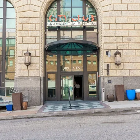 Cozy Apartment in Charming Cincinnati with fitness room, WiFi, Ac